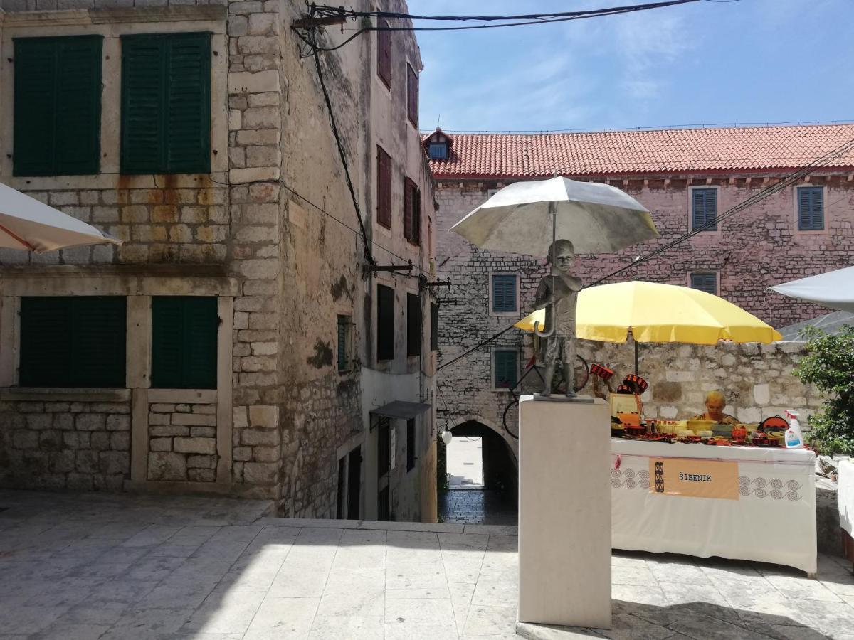 2 Cannons/Old Town Šibenik Buitenkant foto