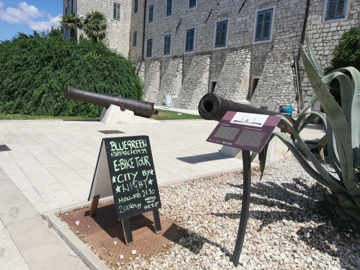 2 Cannons/Old Town Šibenik Buitenkant foto