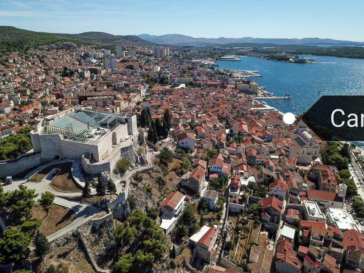 2 Cannons/Old Town Šibenik Buitenkant foto